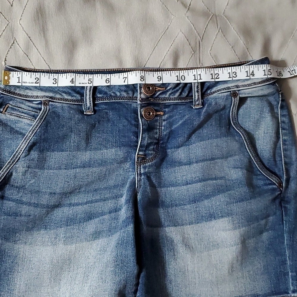 EUC Maurices Women's Button Fly 5 Pocket Medium Wash Blue Jean Shorts Size 5/6 - Picture 8 of 12